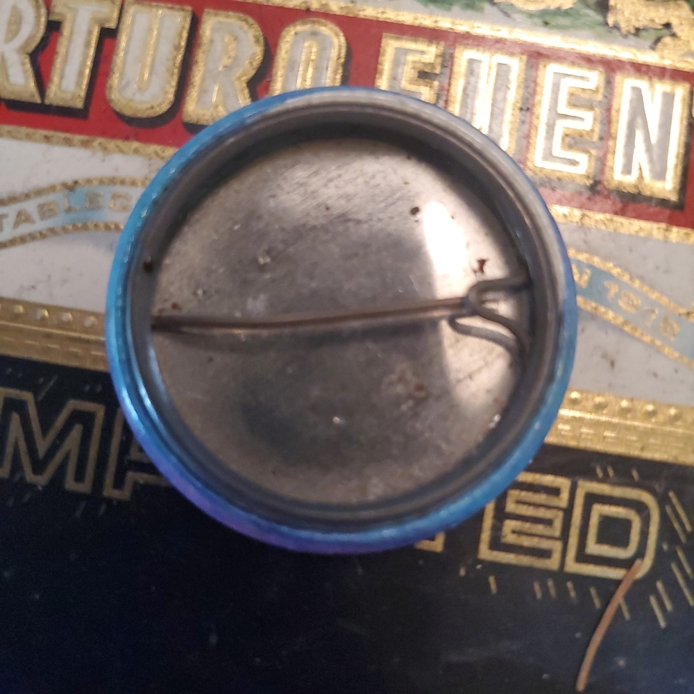 VINTAGE Small Stat Pinback Button - Picture 2 of 2